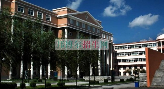 中?？即髮W怎么考