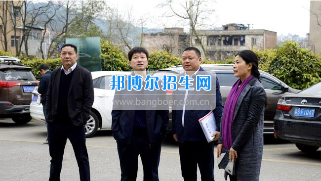 區(qū)委常委、宣傳部長邱躍峰一行視察南充市建華職業(yè)中學