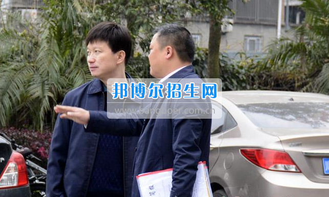 區(qū)委常委、宣傳部長邱躍峰一行視察南充市建華職業(yè)中學