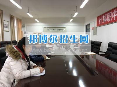 四川省商貿(mào)學校到四川省什邡市職業(yè)中專學校參觀交流