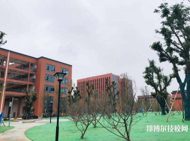重慶五一高級技工學(xué)校2020年報(bào)名條件、招生要求、招生對象