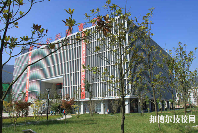 重慶黔江區(qū)民族職業(yè)教育中心2020年報名條件、招生要求、招生對象