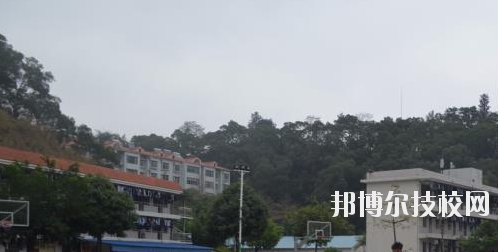 廣西右江民族商業(yè)學校怎么樣、好不好