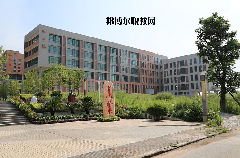 重慶榮昌區(qū)職業(yè)教育中心2020年報名條件、招生要求、招生對象