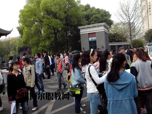 成都國演藝術學校2020年報名條件、招生要求、招生對象