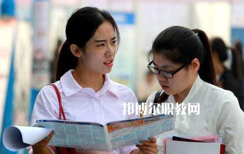 成都2021年幼師學(xué)校中專升大?？际裁? width=