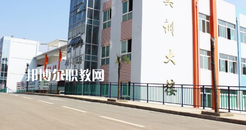 畢節(jié)同心農(nóng)工中等職業(yè)技術(shù)學(xué)校2021年報(bào)名條件、招生要求、招生對(duì)象