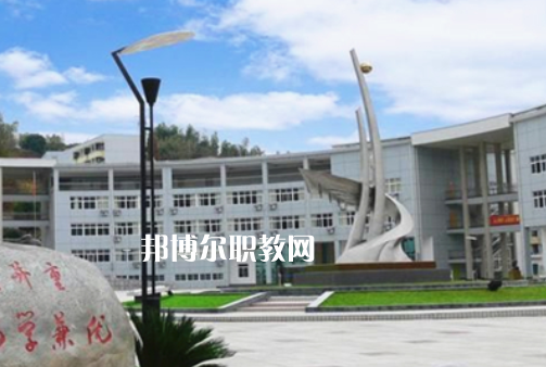 曲靖技工學(xué)校2022年報(bào)名條件、招生要求、招生對象