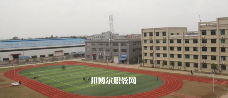 曲靖衛(wèi)生學(xué)校2022年報(bào)名條件、招生要求、招生對(duì)象