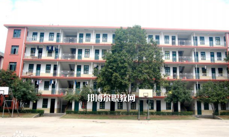 楚雄醫(yī)藥高等專科學(xué)校2022年學(xué)費(fèi)、收費(fèi)多少