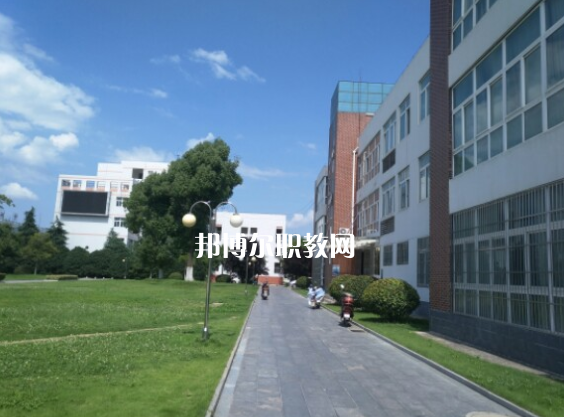 云南廣播電視學(xué)校2022年報(bào)名條件、招生要求、招生對(duì)象