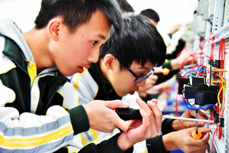 靈山職業(yè)技術學校2022年招生辦聯系電話