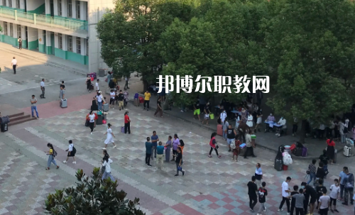 老河口職業(yè)技術(shù)學(xué)校2022年報(bào)名條件、招生要求、招生對象