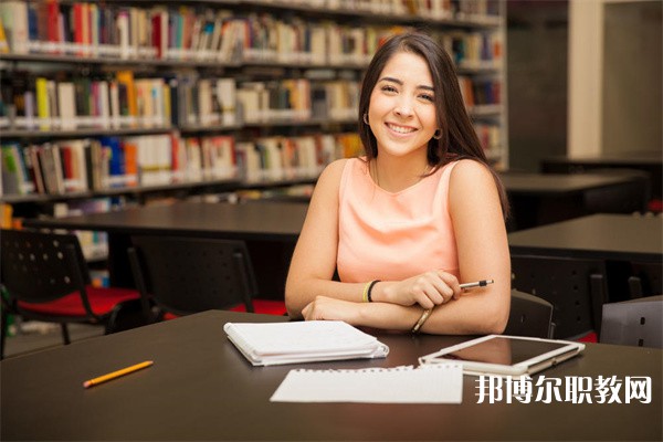 廣西哪里的職教中心能讀旅游服務(wù)與管理(導(dǎo)游、休閑農(nóng)業(yè)方向)專業(yè)