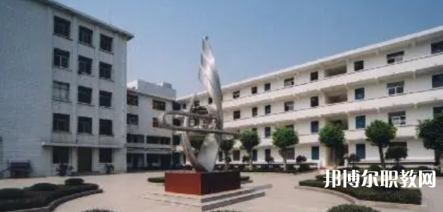 云南哪里的技工學(xué)校能讀烹飪（中式烹調(diào)）專業(yè)（中級）專業(yè)