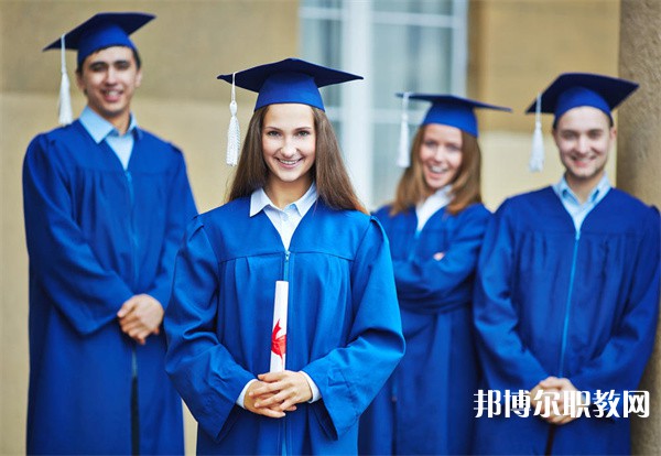 云南哪里的技工學(xué)校能讀計算機(jī)平面設(shè)計專業(yè)